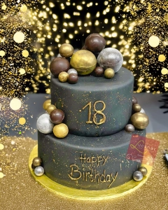 2stock_happy18_Torte Terasse der Conditorei Luckner im Frühjahr